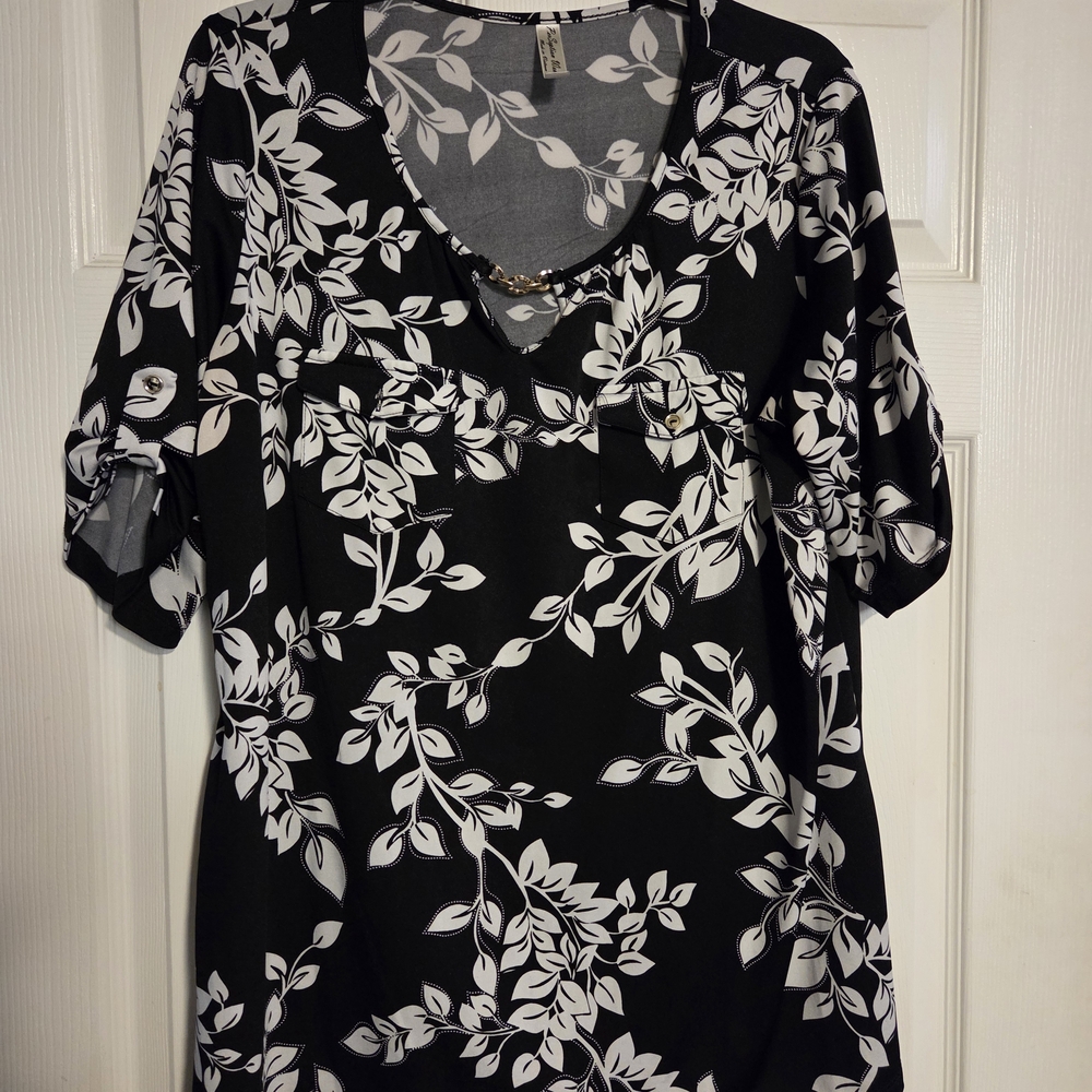 Perseption Black and White Leaf Pattern Blouse